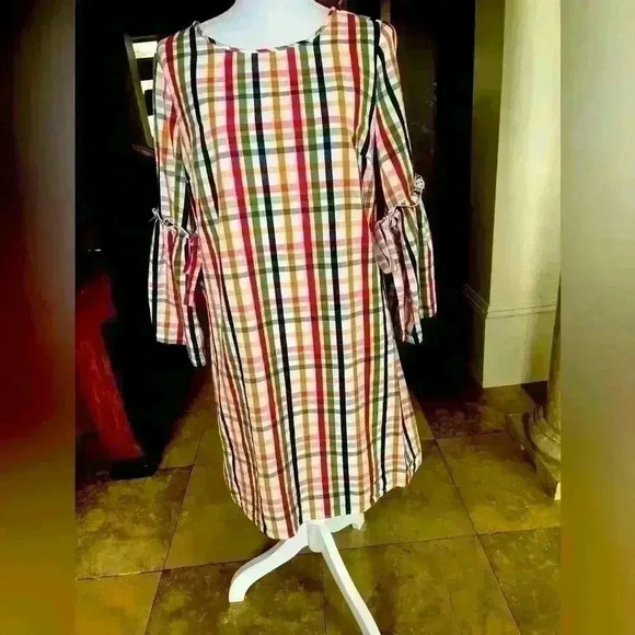 Crown and Ivy Ladies dress size Medium. Good condition. Flared sleeve. Boho vibe - Picture 3 of 8